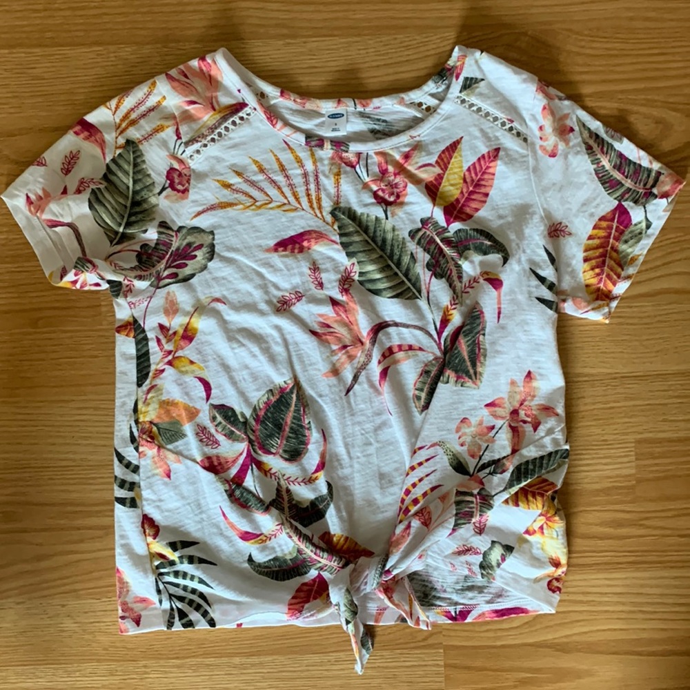 Flowery waist tie top